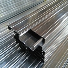 廠(chǎng)家供應(yīng)U型輕鋼龍骨 卡式主龍骨 輕鋼龍骨吊頂天花裝飾材料批發(fā)